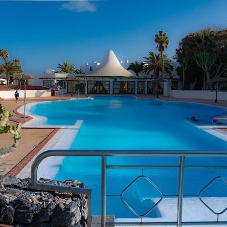 Apartamento En Playa Roca Primer Linea De Mar Costa Teguise Exterior photo
