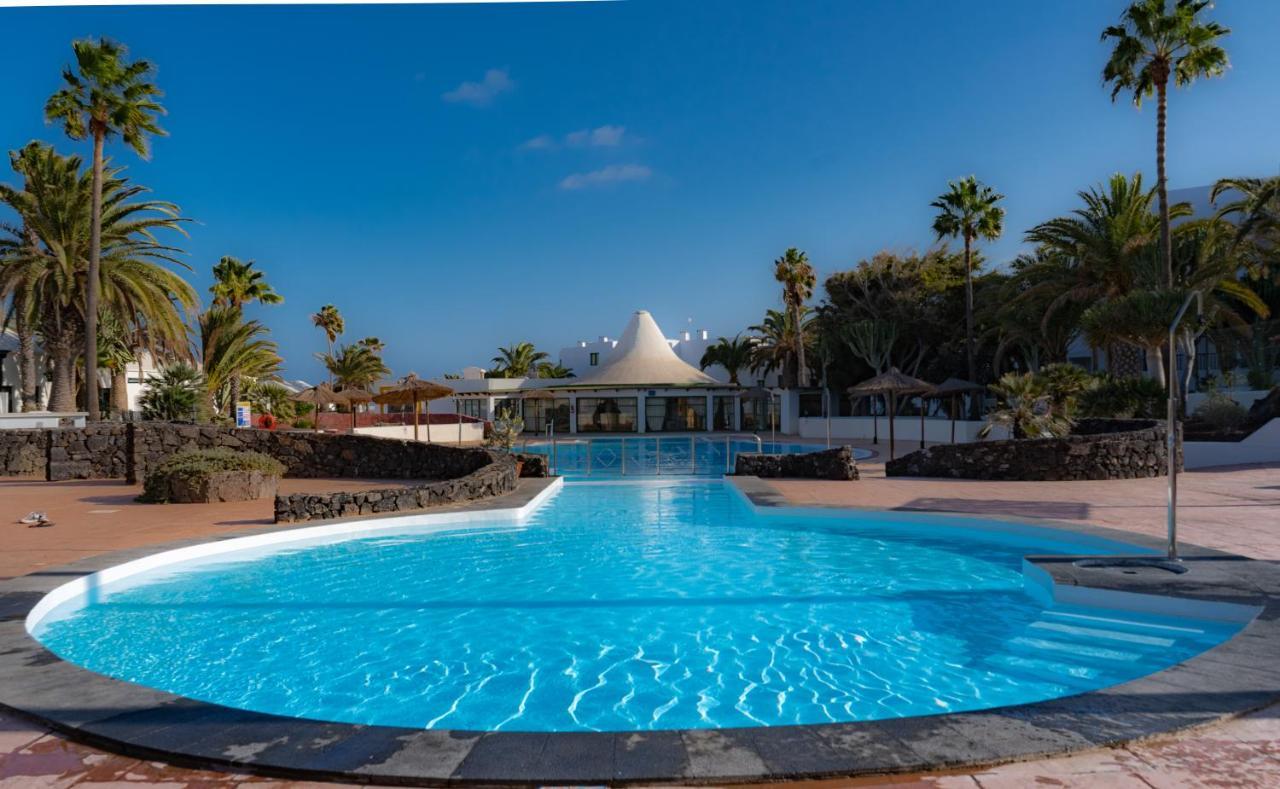 Apartamento En Playa Roca Primer Linea De Mar Costa Teguise Exterior photo